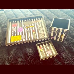 Henri Bendel Vanity tray set